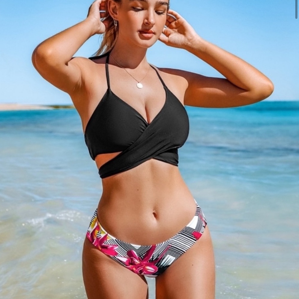 🔥🔥Two pieces Floral Print Swimsuit With Wrap Around Top